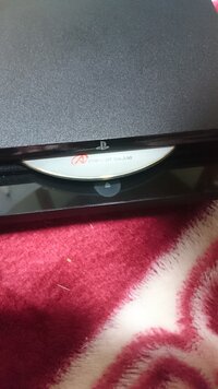 早急でお願いします Ps3で普通はディスクを途中まで入れると自動で入っ Yahoo 知恵袋