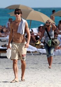 筋肉を付けたいです現在身長180 体重65kgの細身です理想 Yahoo 知恵袋