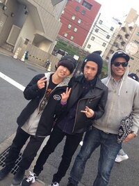 気になって仕方がないのですがワンオクのtakaが着ているこの服は何処のブ Yahoo 知恵袋
