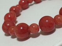 この赤い石はなんですか なぜ赤いのですか 川で見つけました Yahoo 知恵袋