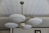 古いシャンデリアもどきの交換を考えているのですが 外し方がさっぱ Yahoo 知恵袋