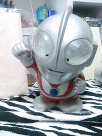 知ってる方回答お願いします このウルトラマンの貯金箱を中古で Yahoo 知恵袋