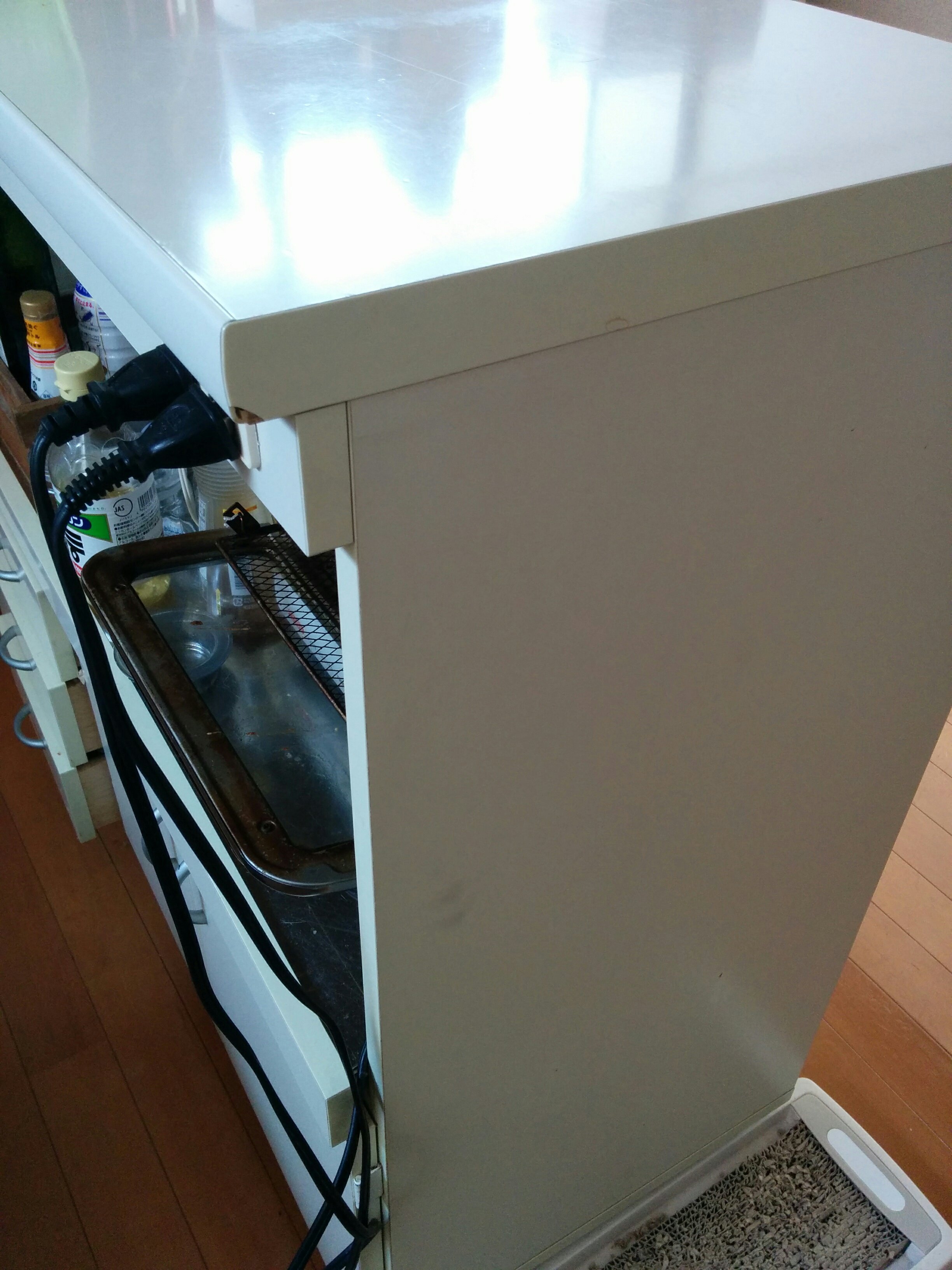 キッチンカウンターの天板を取り外したいのですが、やり方を教え