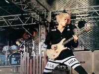 ONEOKROCKのToruさんが履いているこのズボンはどこ... - Yahoo!知恵袋