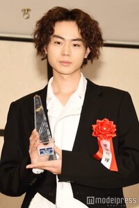 菅田将暉は イケメンですか 顔 かっこいいと思います 髪型はau Yahoo 知恵袋