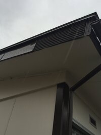 トタン屋根と軒下 の間の部分の薄い鉄板が一部風で吹き飛びました この部 Yahoo 知恵袋