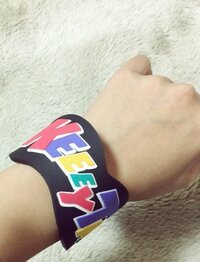 みなさん、ライブなどにいくときラババンは何個腕につけて行き
