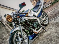 TZ250 1RK シートカウル TZR250 RZ250流用にいかがでしょうか このTZR50のタンクとテールカウルは、なにを流用しているのです