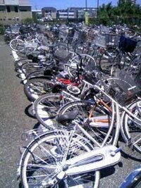 倒れていた自転車 ぶつかった 広報不注意
