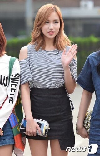 このtwiceのミナが私服で着ているトップス どこのブランド Yahoo 知恵袋