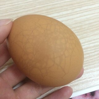 卵を使おうとしたらひび割れみたいな模様があり気持ち悪くて見た Yahoo 知恵袋