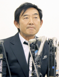 最近何かと話題の石田純一さんは去年の川島なお美さんの葬儀 Yahoo 知恵袋
