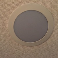 天井の埋め込み式ライトのカバーの外し方を教えてください 電球が切れてしまい 変え 教えて 住まいの先生 Yahoo 不動産