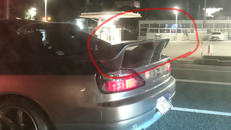 車の後ろに付けてるこれ 名前が分からない は何の効果がある Yahoo 知恵袋