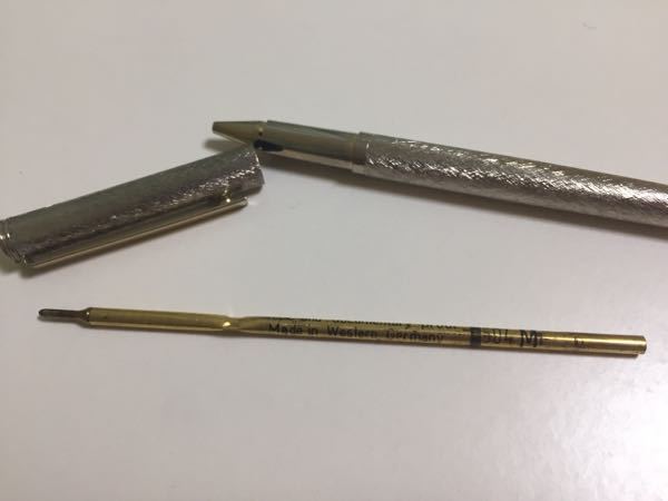 ボールペンのリフィルについてです。祖母から貰ったピエールカルダンの