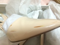 白いエナメル素材の靴についた黒いキズのような汚れを落とす製品はありますか Yahoo 知恵袋