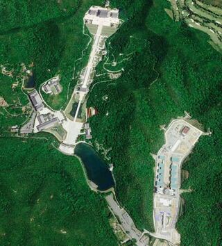 山を切り開いて新しく作られたような 巨大な寺が有ります 念佛宗三寶山無 Yahoo 知恵袋