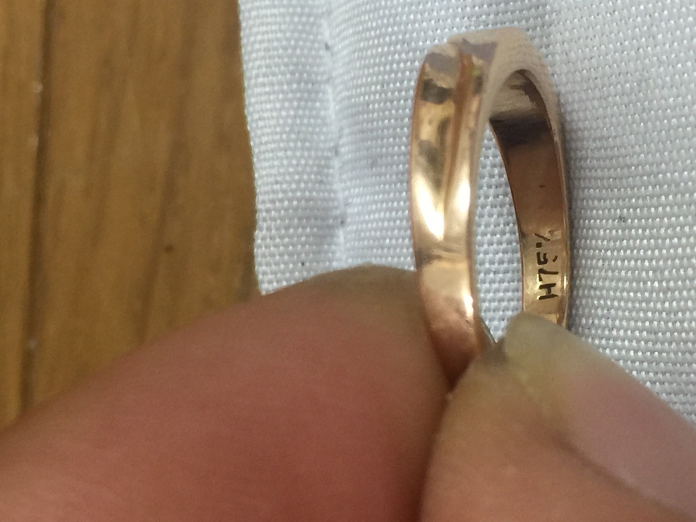 指輪の刻印について詳しい方教えてください!指輪の内側に丸の中 指輪の刻印について詳しい方教えてください!指輪の内側に丸の中