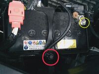 車のバッテリーのプラスマイナスが分かりません 知り合いの人の車がバッテリ Yahoo 知恵袋