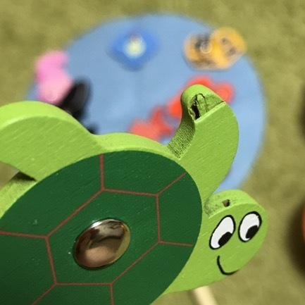 フライングタイガーで購入した魚釣りのおもちゃが欠けて割れてい Yahoo 知恵袋