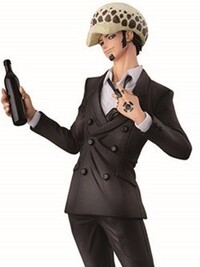 ワンピース トラファルガーローのフィギュアのドレスローザ編の衣装で どちらが Yahoo 知恵袋