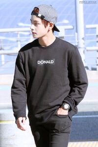 防弾少年団 V テテ が着てる このドナルドのスウェットはどこのブラン Yahoo 知恵袋