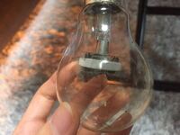 ひよこ電球について 電球を拭いていたら薄いフィルムみたいなの Yahoo 知恵袋