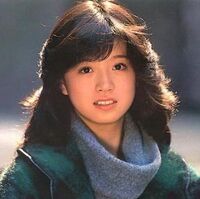 昭和のアイドル風の髪型にしたいです 高校一年生です 昔の中森明菜さんのよ Yahoo 知恵袋