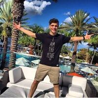 Martingarrixが着てる このtシャツが欲しいのですが ど Yahoo 知恵袋