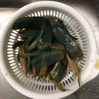 こんにゃくの色が青くなりました ごぼう こんにゃく 昆布の Yahoo 知恵袋