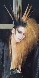 Xjapanのドラム ピアノ リーダーのyoshikiのインディーズ時 Yahoo 知恵袋