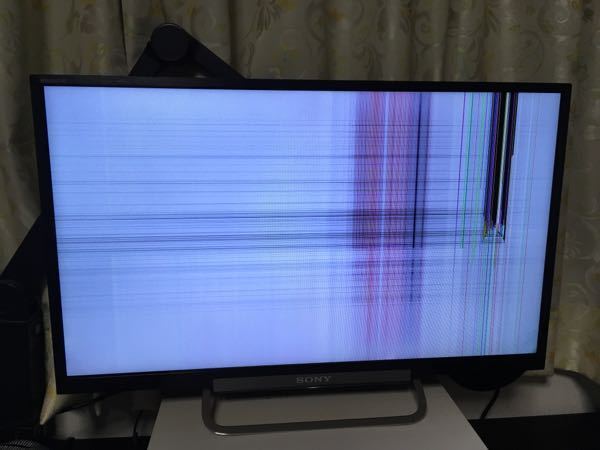 これって治るんですか? - 中の液晶?が割れてるみたいで外側 これって治るんですか? - 中の液晶?が割れてるみたいで外側