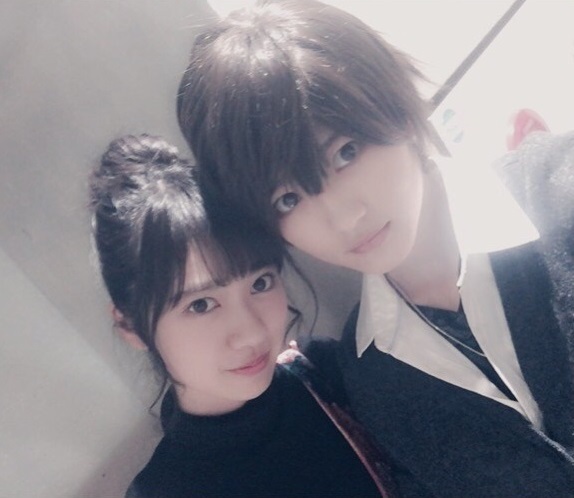 乃木坂46の若月ブログのこの男装若月の横のメンバーの名前を教えて下さ Yahoo 知恵袋