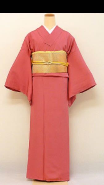 着物の文様でご教授願いたいです。緑の綸子色無地に流水と楓（紅葉）が