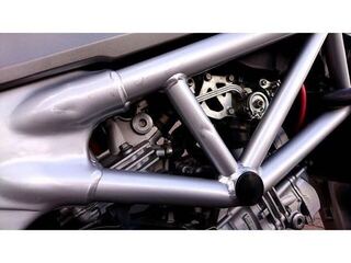 Vtr250で立ちゴケしました 運悪く大きめの石にぶつかりトラス Yahoo 知恵袋