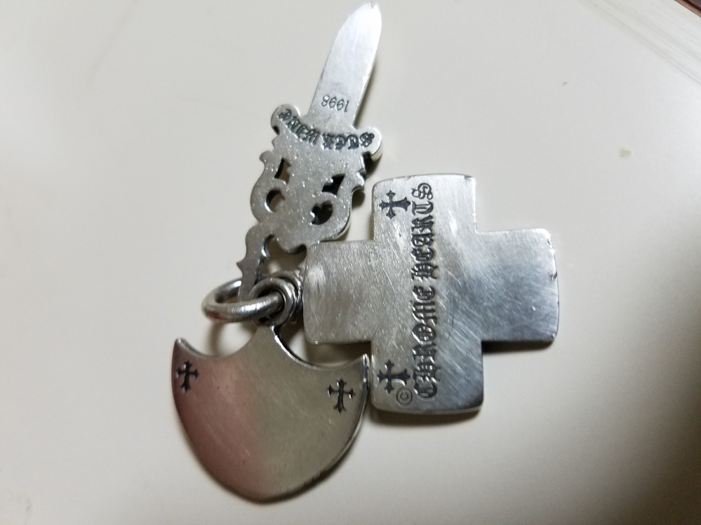 クロムハーツスリートリンケッツについて質問です - こちらの