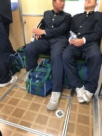 これは何処の学校 電車でマナー悪すぎて迷惑行為しまく Yahoo 知恵袋