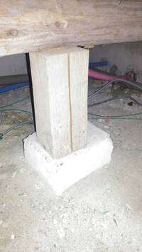 家の下をのぞいたらこんな基礎でした これは石場建てというのですか 石の上に木があ 教えて 住まいの先生 Yahoo 不動産