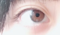 自分の瞳の色を詳しく知りたいです。
茶色であるのは間違いないんですが、
もっと細かく分類すると、(ヘーゼルやアンバーや琥珀など……)
何色と定義されるんでしょうか？ 