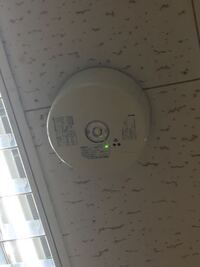 学校には監視カメラはついてるんですか 私の学校には7秒おきに赤く Yahoo 知恵袋