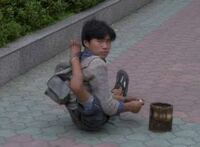 中国の物乞い少年です 意図的に体を不具にするらしいんですが 本当 Yahoo 知恵袋