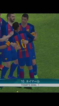 サッカーのキャプテンマークって左右どちらにつけてもいいのですか 左 Yahoo 知恵袋