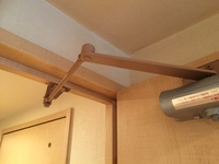 ドアストッパーについて 廊下にある扉のドアストッパーが効かなくなり 開きっぱなし 教えて 住まいの先生 Yahoo 不動産