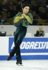 この宇野昌磨選手の写真のようにフィギュアスケーターの人が Yahoo 知恵袋