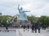 今日は「終戦記念日」です。
皆さんは広島or長崎のどちらの平和記念公園に行きましたか？ 
