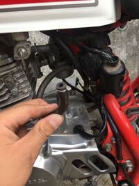 エイプをパワーフィルターに交換したところ この様なホースの行 Yahoo 知恵袋