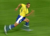 元ブラジル代表のロナウドは100m何秒だったんですか あと現役サッカー選 Yahoo 知恵袋