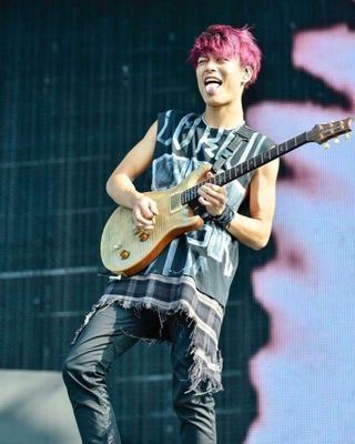 質問です Oneokrockのtoru氏が使っているprsの Yahoo 知恵袋