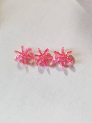 縦穴のお花ビーズ 写真参照 を 横に 写真の様に花が見える向き で編ん Yahoo 知恵袋