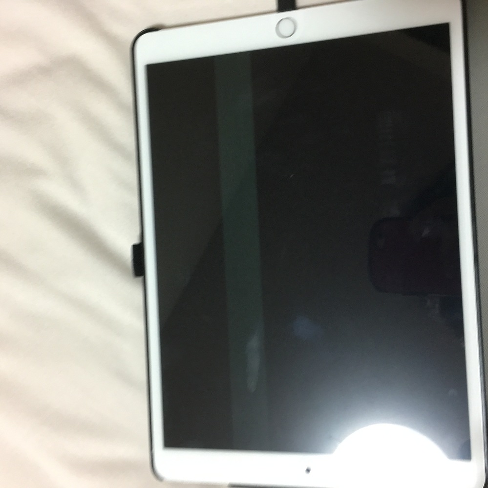 iPadが故障？しました。画面が真っ暗のままです。1週間前にiPadP